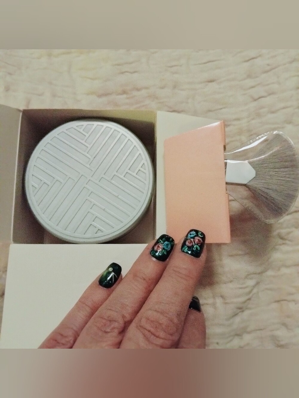 Charles Of The Ritz Soft Pink Translucent Face Powder - Picture 6 of 9